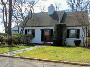 106 Walnut Ave, Floral Park, NY 11001