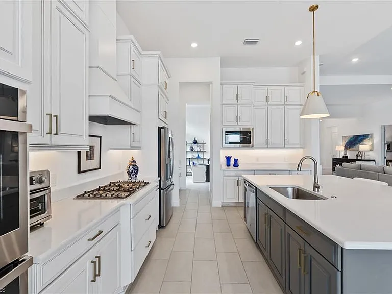 15394 Turin Dr — Photo 12