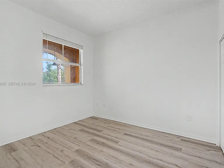 975 NE 42nd Ter #975 — Photo 25