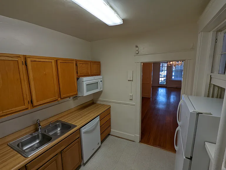 7 N Arthur Ashe Blvd #10 — Photo 3