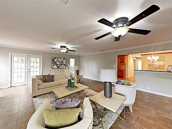 4th image of 1913 Dogwood Dr