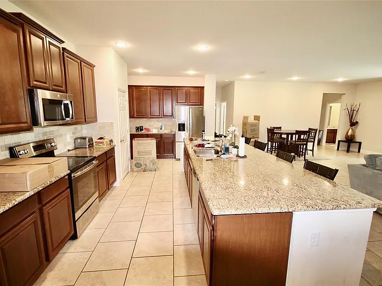 1073 Cavan Dr — Photo 8