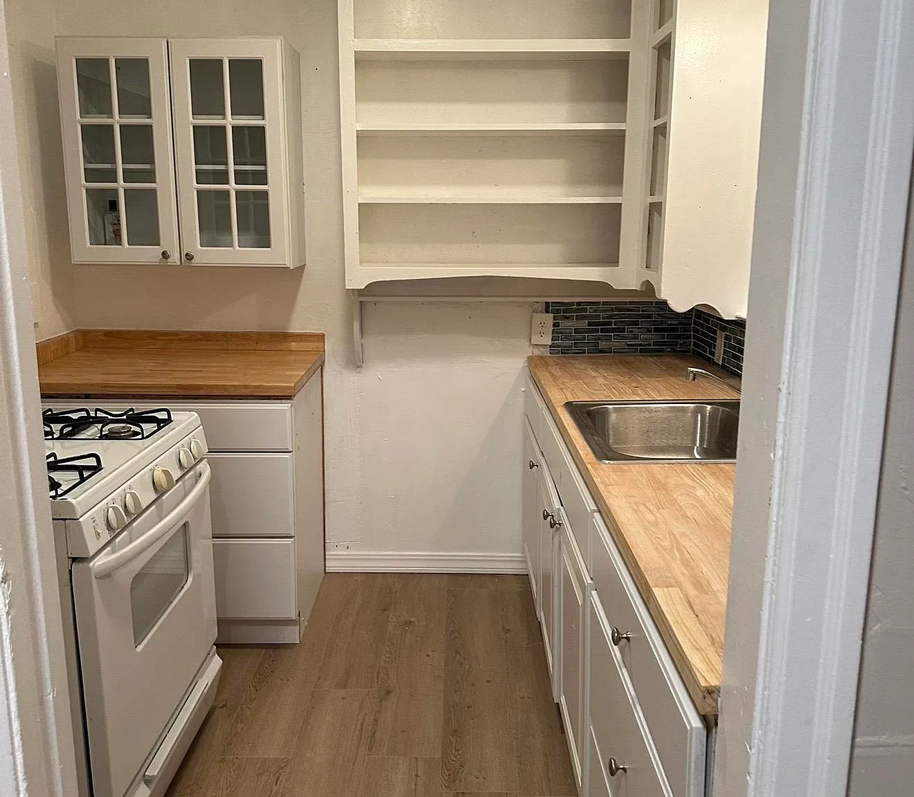 2 bed, 800 sqft, $1,900 — Photo 2