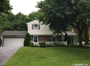 93 Blackwatch Trl, Fairport, NY 14450