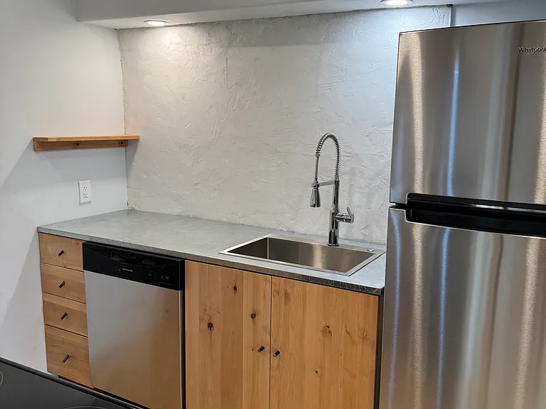505 Stover St — Photo 2