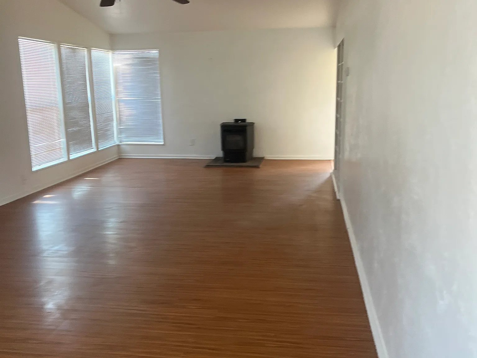 3 bed, 1394 sqft, $2,200 — Photo 2