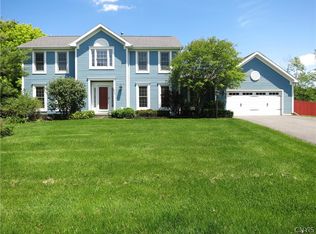 8226 Turnstone Dr, Manlius, NY 13104