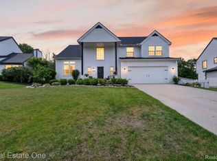 3736 Highlander Way W, Ann Arbor, MI 48108
