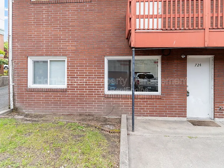 724 W Maxwell Ave — Photo 2