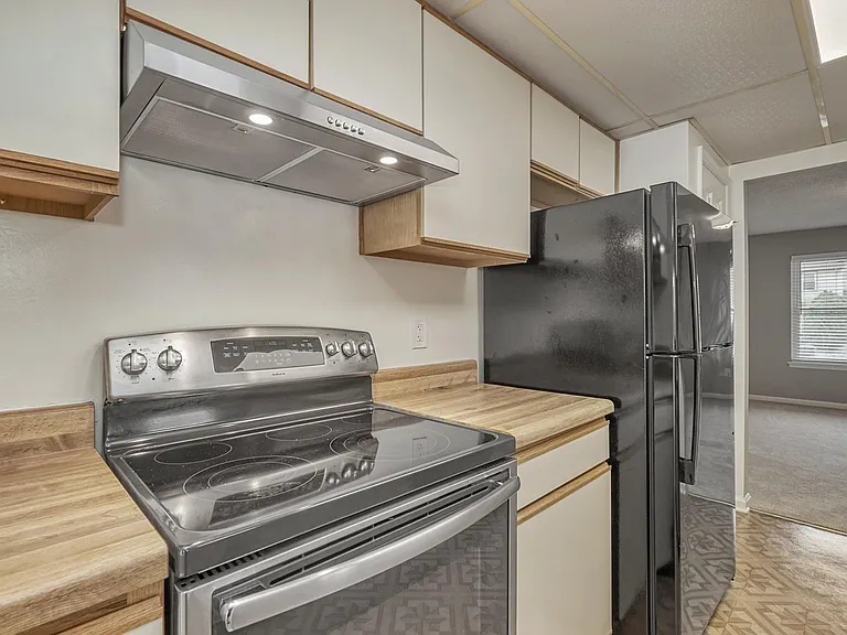 4752 Woodglen Ct — Photo 11