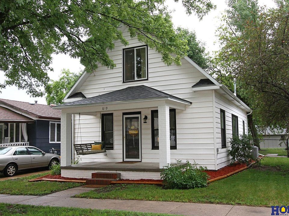 1st image of 819 2nd St