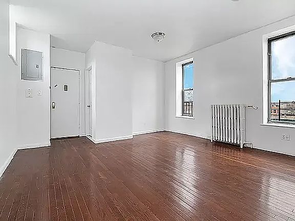 5th image of 236 Howard Ave #1