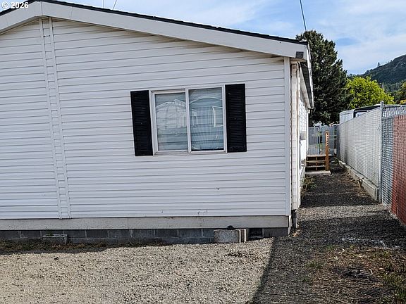 4th image of 840 Floral Ct