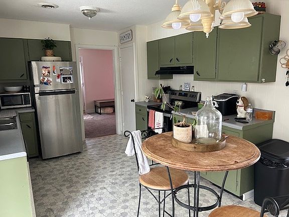 5th image of 399 Rose Dr