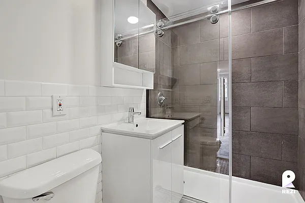 Rented by REZI | media 11