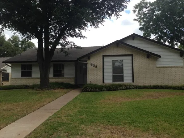 1608 Glenhill Ln, Lewisville, TX 75077