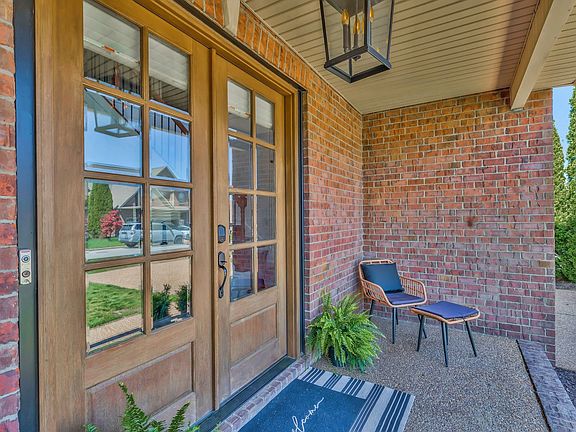 4th image of 525 Summit Oaks Ct