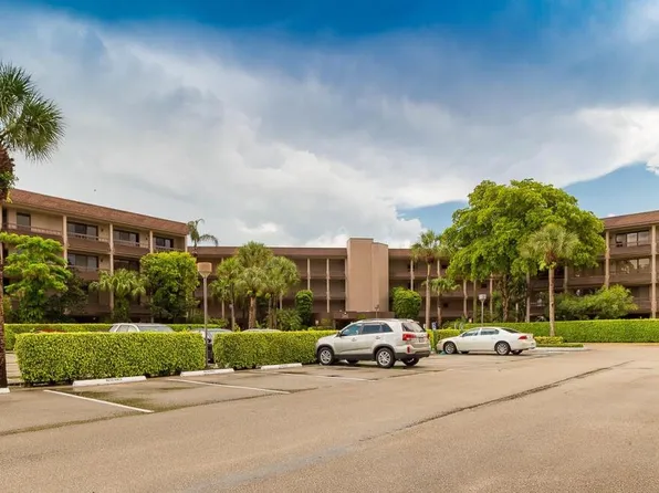 4702 Fountains Dr S APT 302, Lake Worth, FL 33467