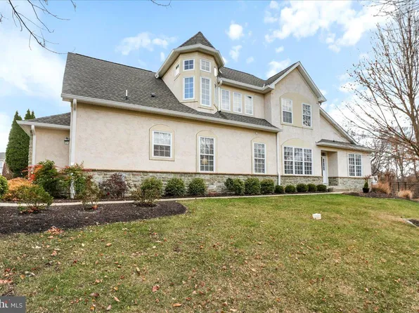 72 Old Barn Dr, West Chester, PA 19382