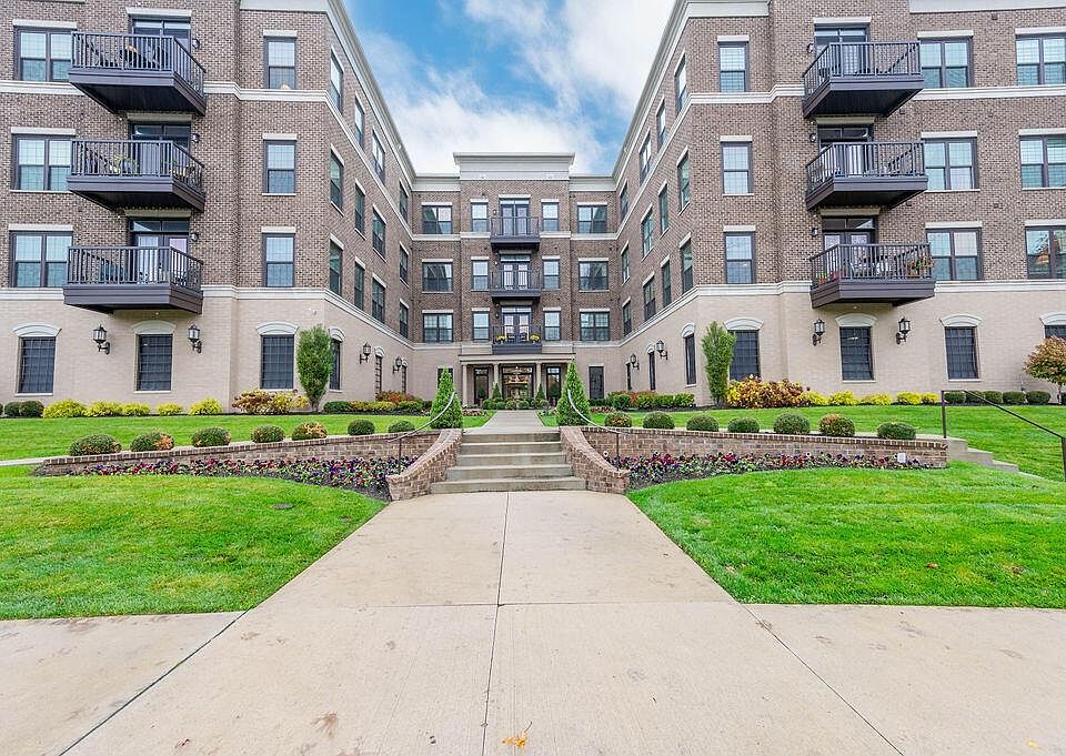 1st image of 1670 E Broad St #301