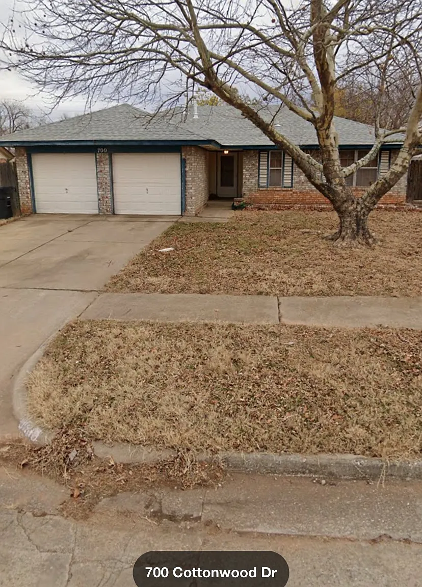 700 Cottonwood Dr — Photo 1