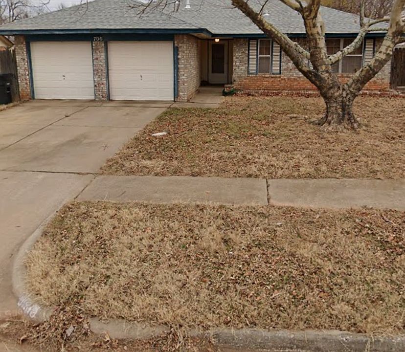 1st image of 700 Cottonwood Dr