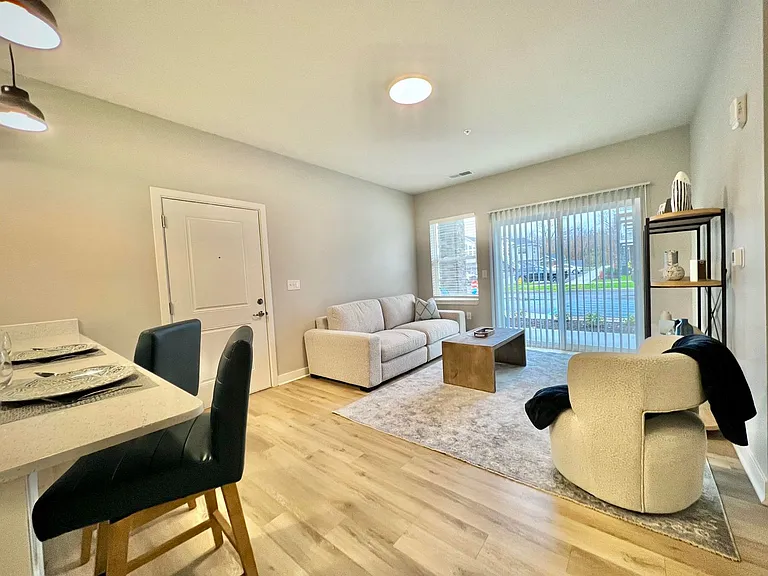 Water's Edge Apartments — Photo 47