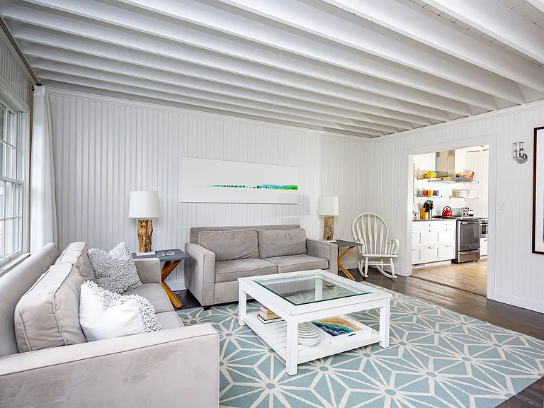 11 Beach Ave — Photo 3