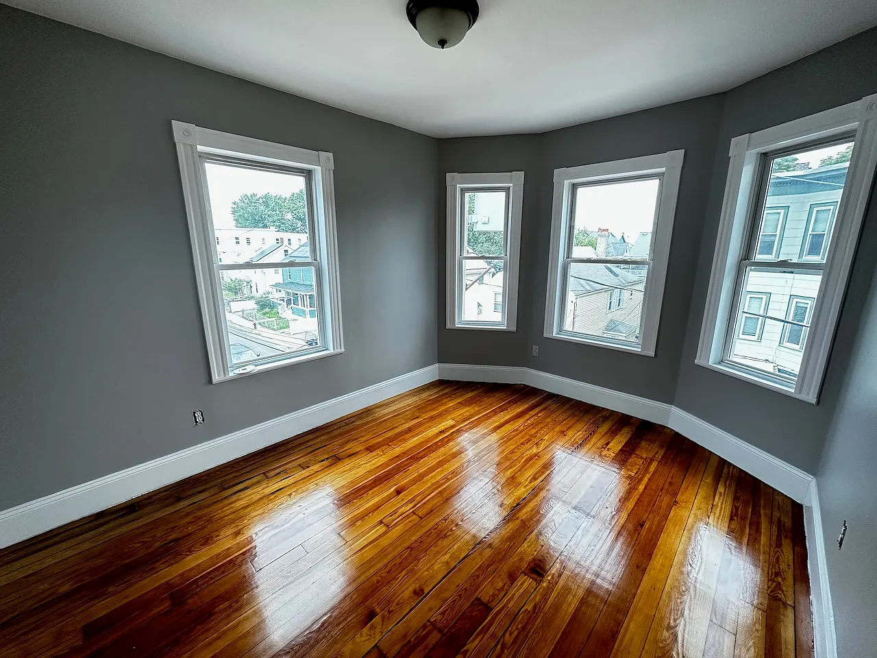 4 bed, 1.5 bath, 1200 sqft, $3,100 — Photo 1