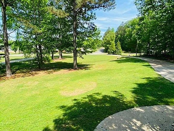 Spacious front yard! 