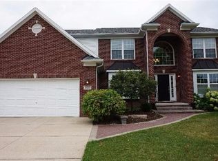 600 Fairways Ln, Chelsea, MI
