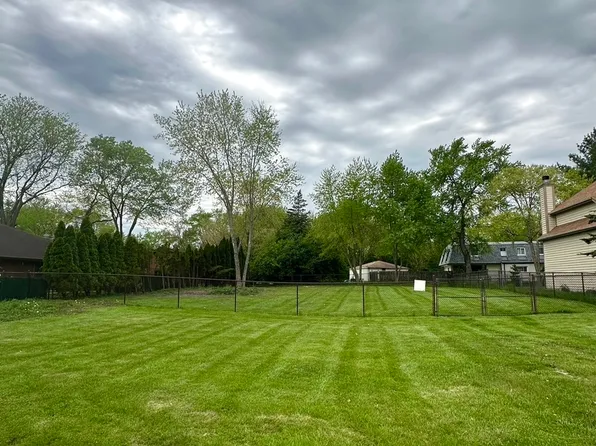 6522 Bentley Ave, Willowbrook, IL 60527