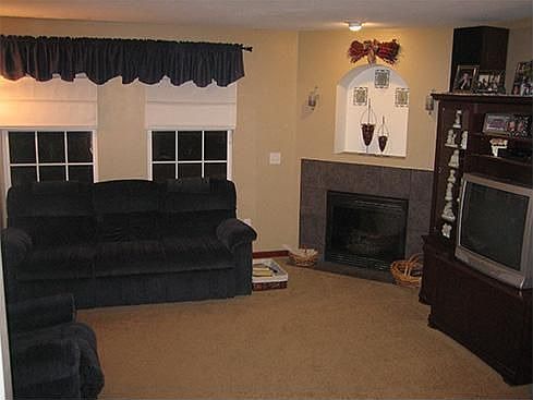 2nd image of 2284 Mapletree Dr