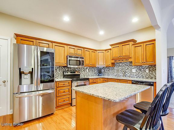 5th image of 823 Mill Brook Cir