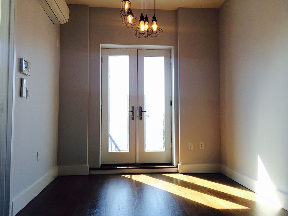1st image of 131 Tompkins Ave #2RL