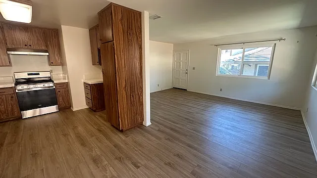 637 Sydney Ln — Photo 19