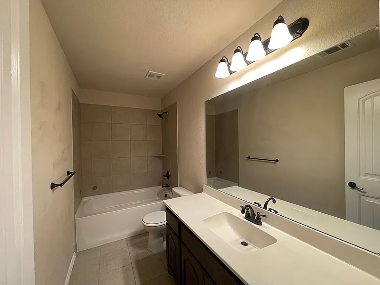 2120 Blakely Ct — Photo 33
