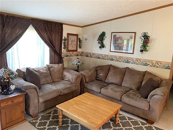 3rd image of 133 Fountain Lake Dr