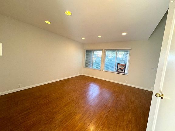 3rd image of 10885 Caravelle Pl