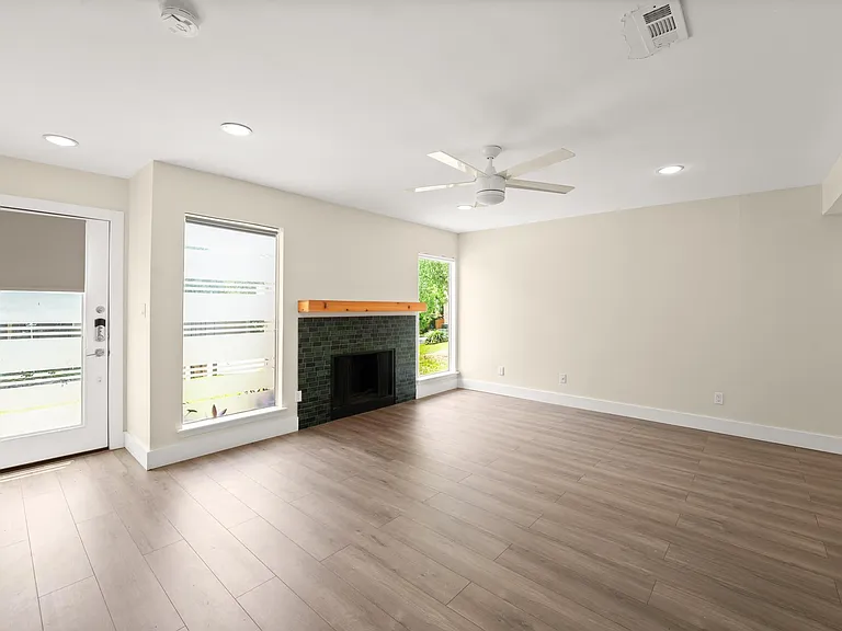 6410 Chimney Creek Cir #B — Photo 2