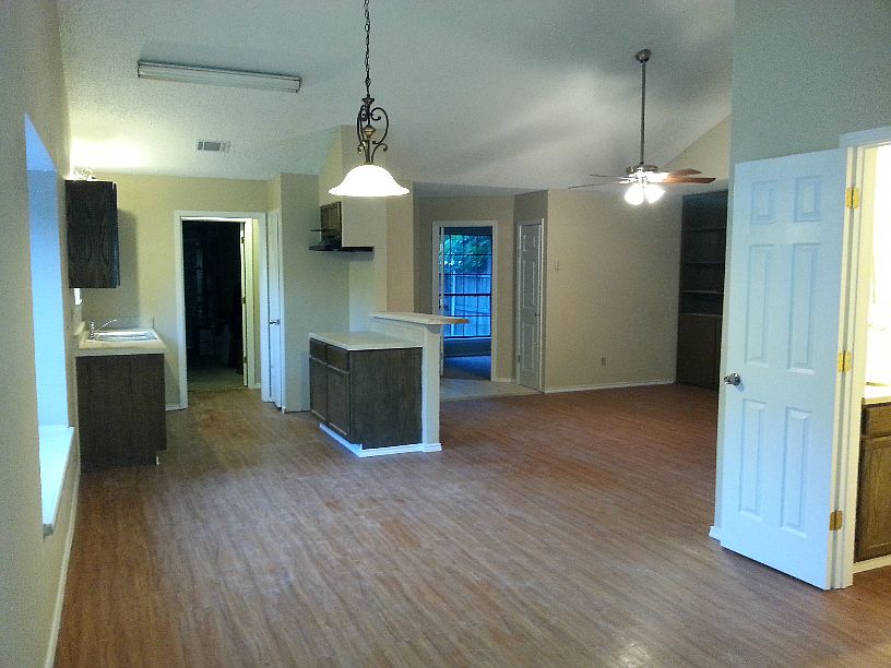 1st image of 726 Briarbend Dr