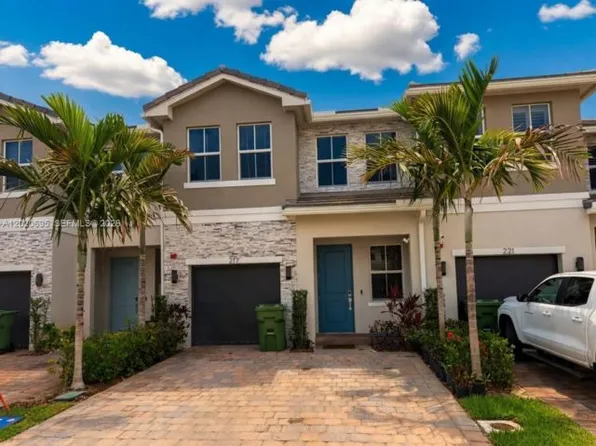 217 SW 170th Ave, Pembroke Pines, FL 33027