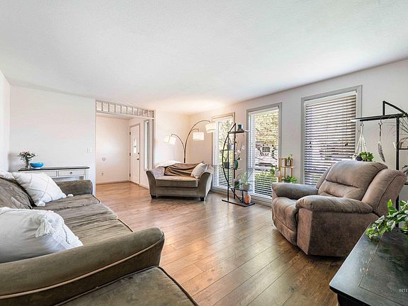 5th image of 9066 W Brookview Ct