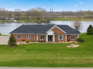 2104 332nd Ave, Dyersville, IA 52040