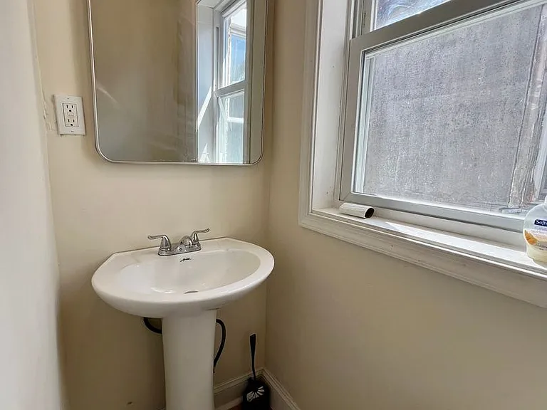 124 E Wishart St — Photo 15
