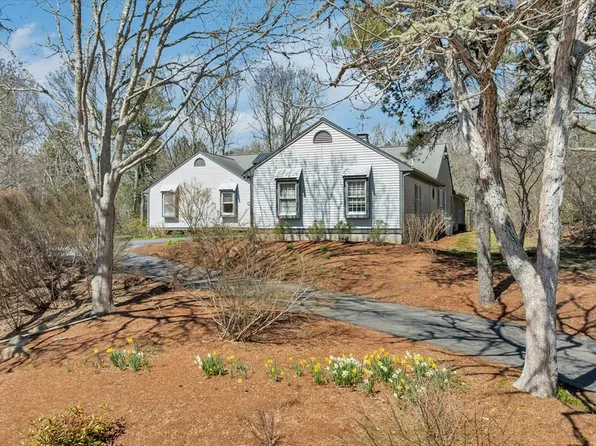 52 Clubhouse Dr, Bourne, MA 02532