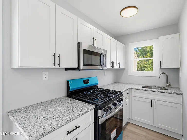 251 Main St — Photo 9