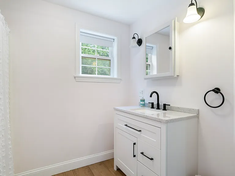 122 Alewive Rd — Photo 17