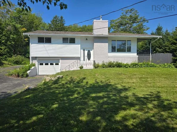 61 Chalamont Dr, Hammonds Plains, NS B3Z 1H8