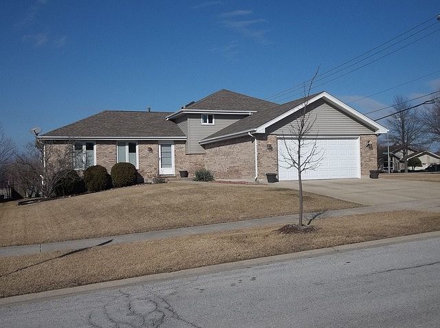 1st image of 8400 Castle Dr